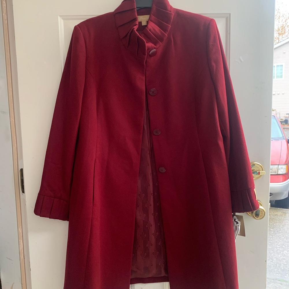 Katherine Kelly 100% Cashmere Elegant Red Coat with Pleated Collar